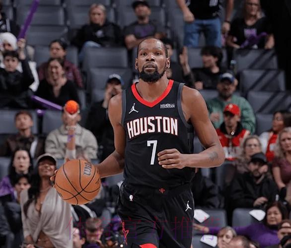 火箭本赛季22胜14负西部第七，上赛季同期24胜12负西部第二